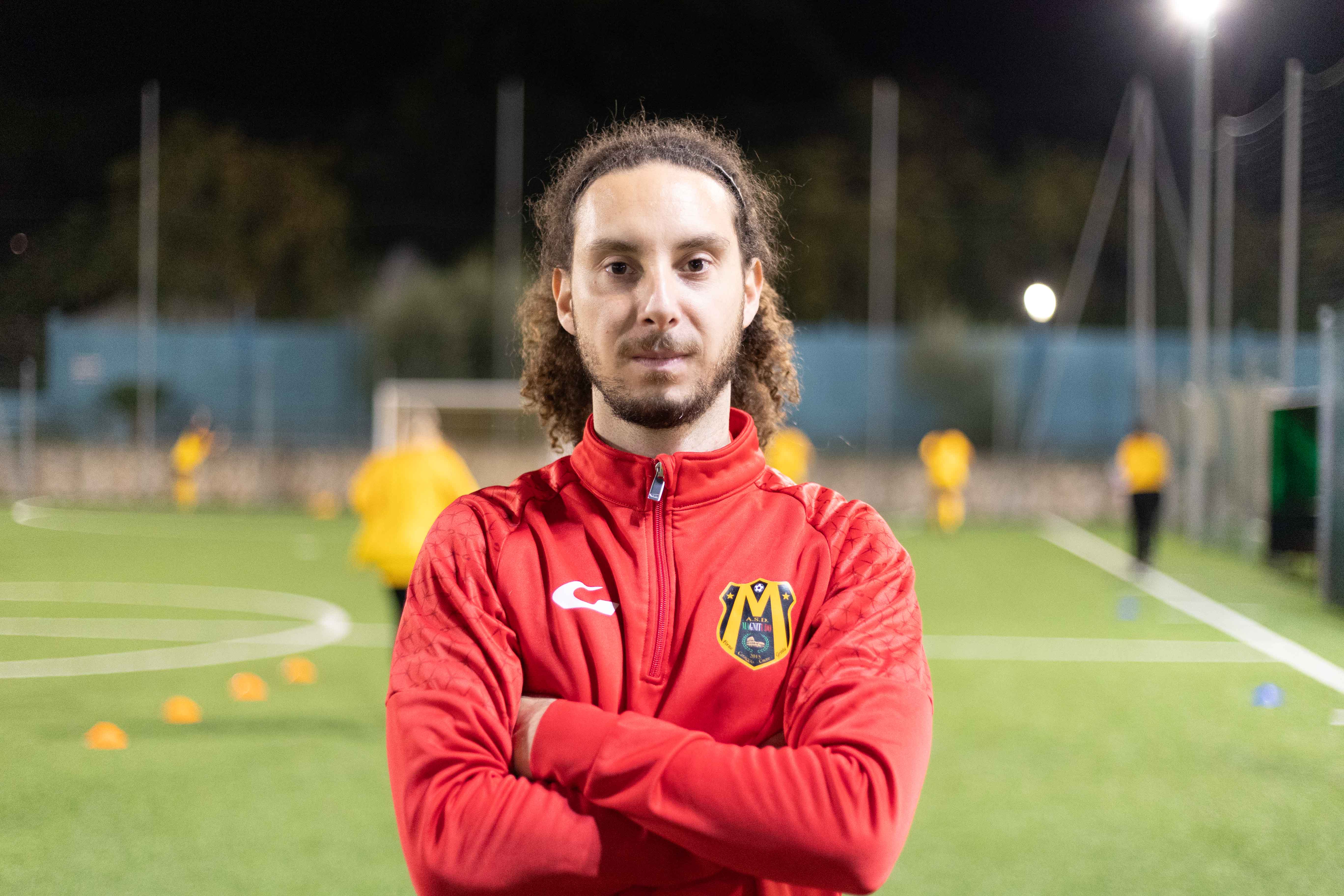 𝐏𝐚𝐫𝐨𝐥𝐚 𝐚 𝐀𝐧𝐠𝐞𝐥𝐨 𝐃𝐚𝐦𝐢𝐚𝐧𝐢, 𝐭𝐞𝐜𝐧𝐢𝐜𝐨 𝐝𝐞𝐥 𝐜𝐚𝐥𝐜𝐢𝐨 𝐚 𝟓 𝐅𝐞𝐦𝐦𝐢𝐧𝐢𝐥𝐞